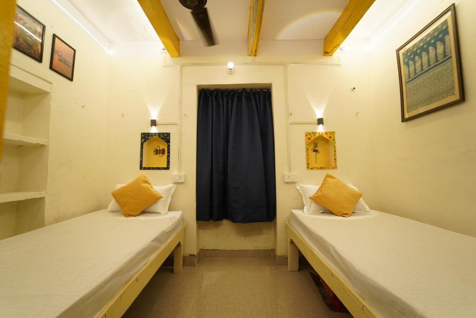 Kailash Heritage Homestay Varanasi Bagian luar foto